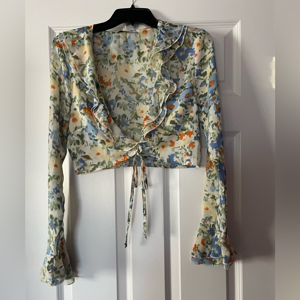 Boutique long sleeve front tie cutoff with bell sleeves